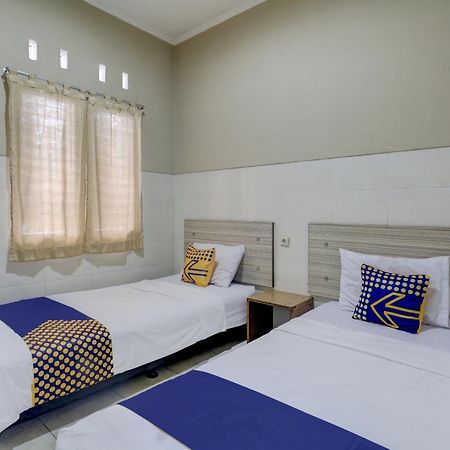 Oyo Life 90159 Puri Asoka Guest House Semarang Eksteriør billede
