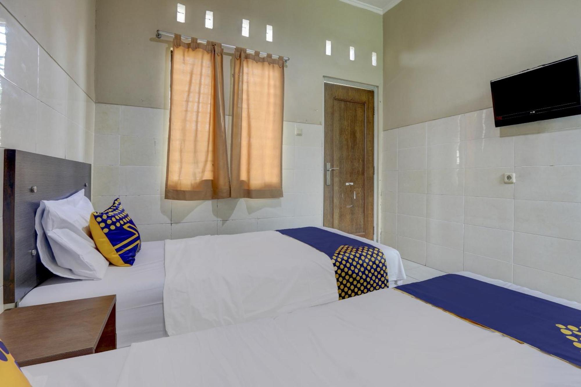 Oyo Life 90159 Puri Asoka Guest House Semarang Eksteriør billede