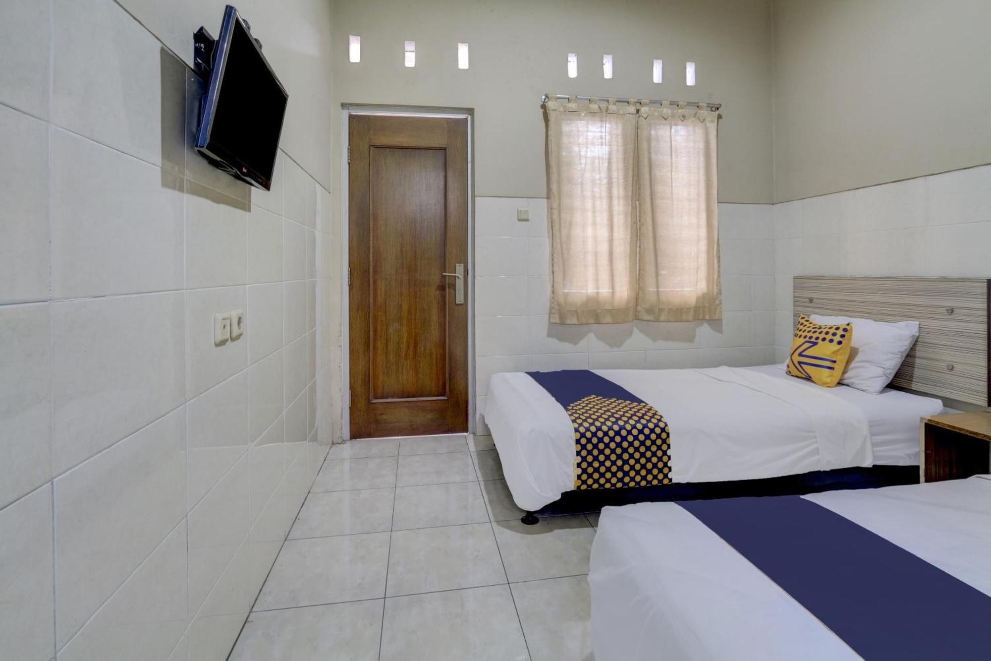 Oyo Life 90159 Puri Asoka Guest House Semarang Eksteriør billede