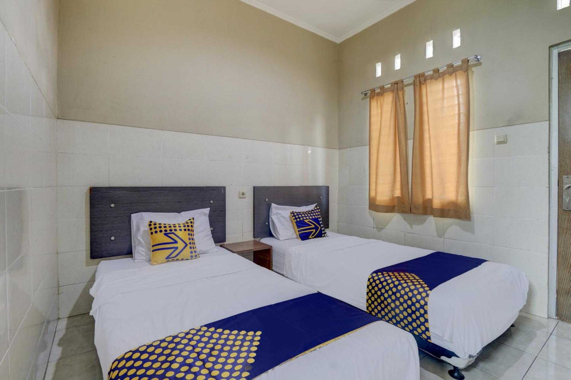 Oyo Life 90159 Puri Asoka Guest House Semarang Eksteriør billede